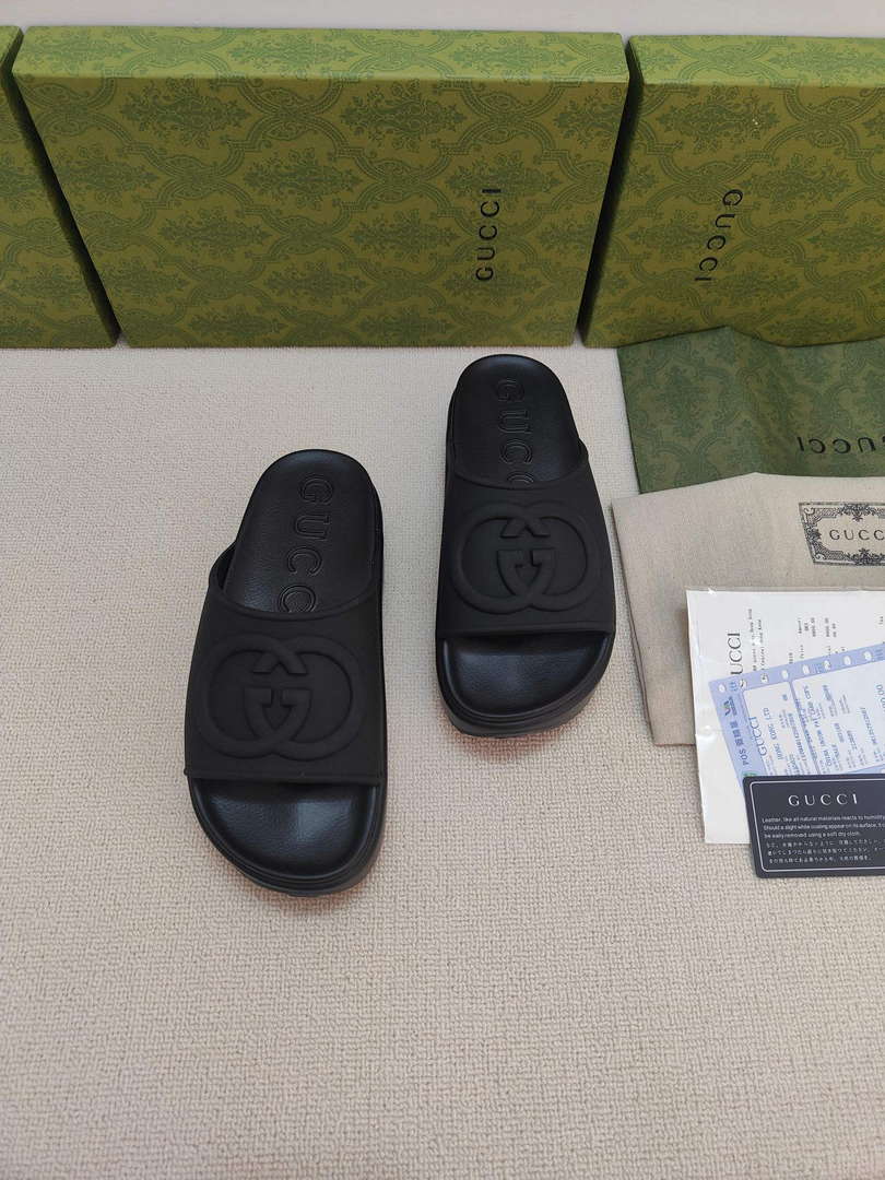 Gucci 692845 Women's Slide With Interlocking G G38255