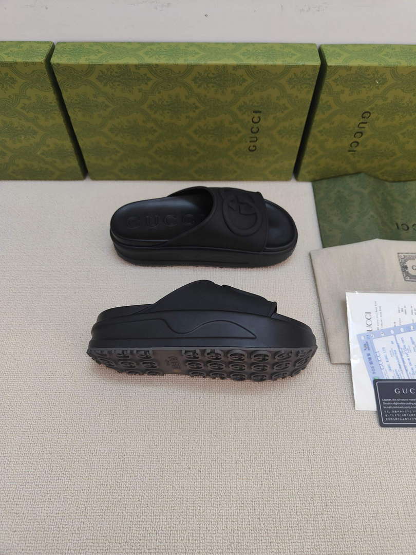 Gucci 692845 Women's Slide With Interlocking G G38255