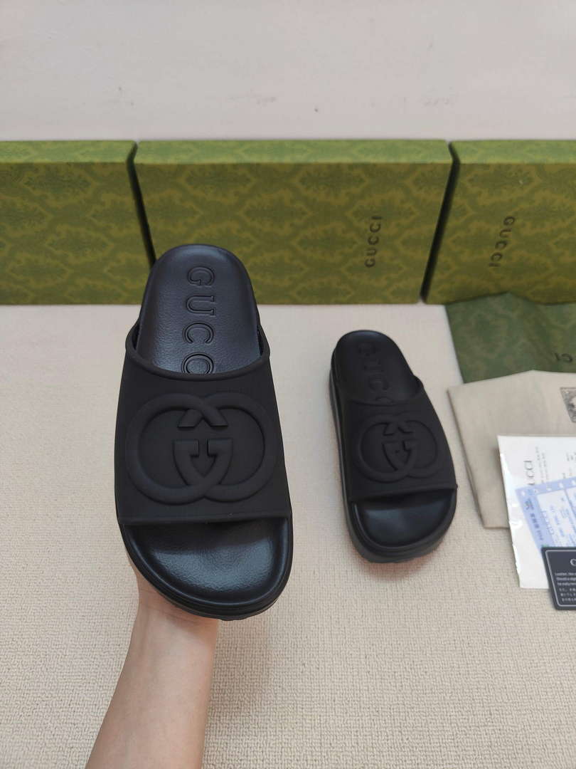 Gucci 692845 Women's Slide With Interlocking G G38255