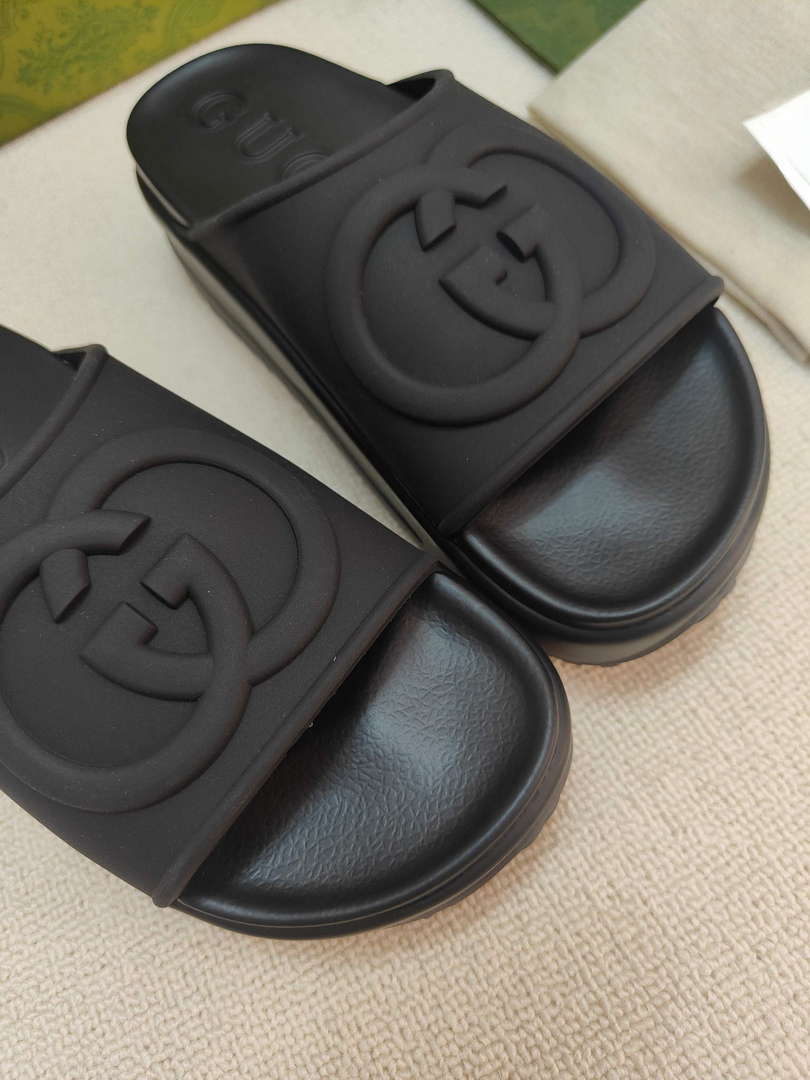 Gucci 692845 Women's Slide With Interlocking G G38255