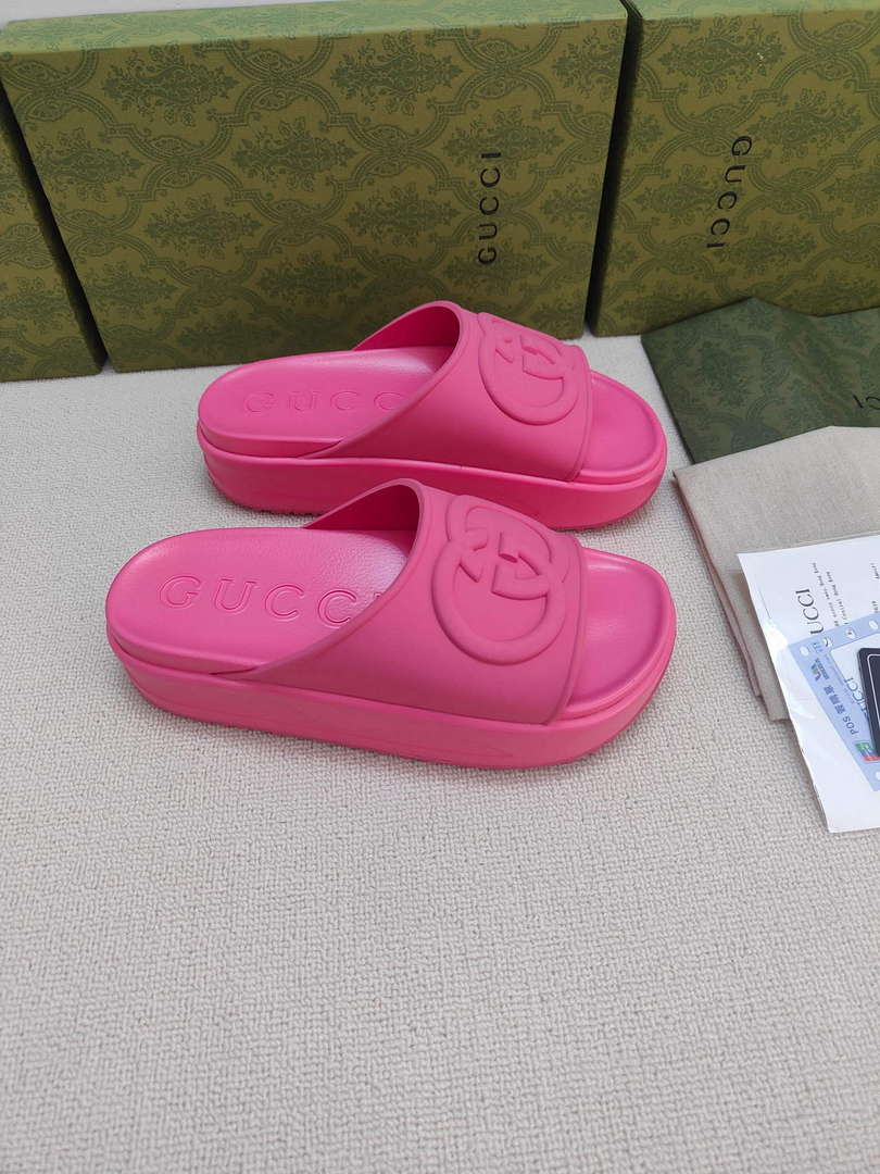 Gucci 692845 Women's Slide With Interlocking G G38256