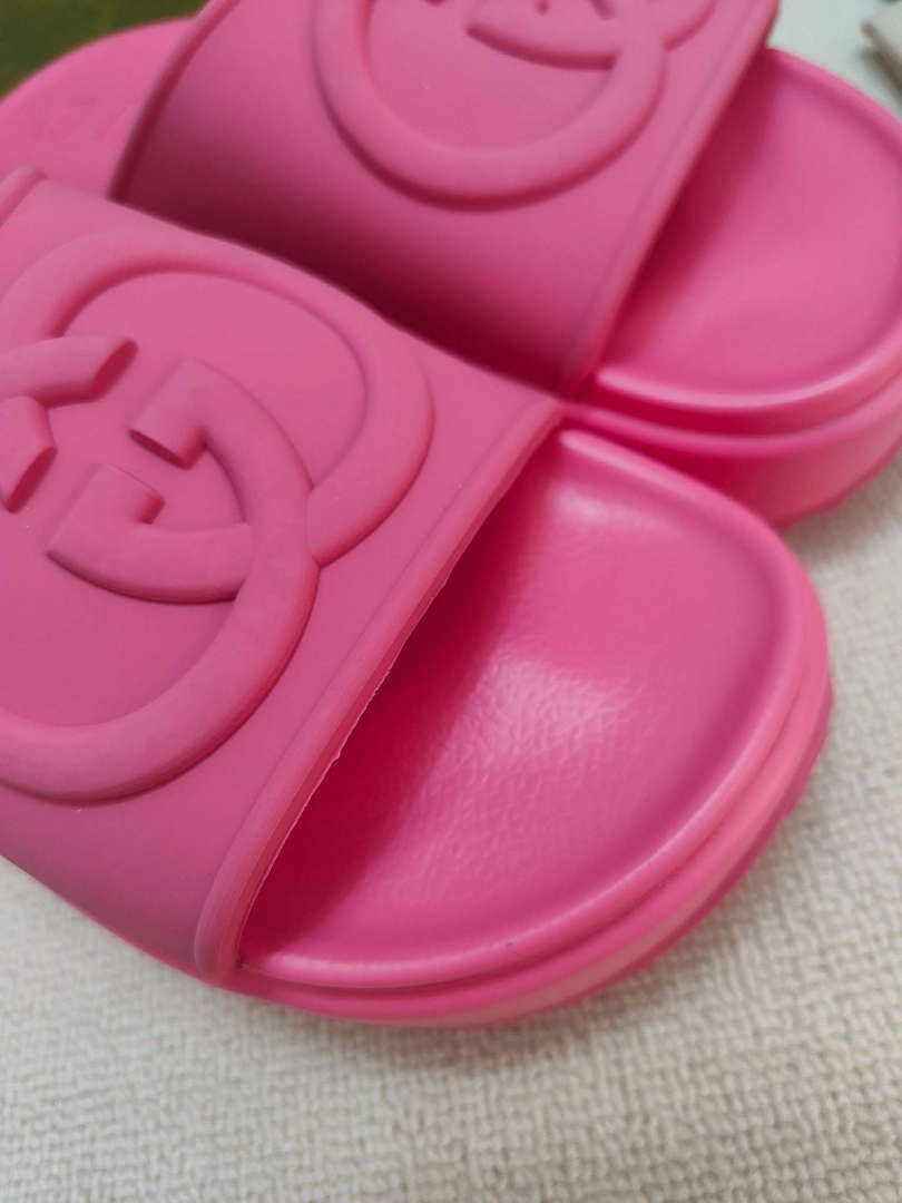 Gucci 692845 Women's Slide With Interlocking G G38256