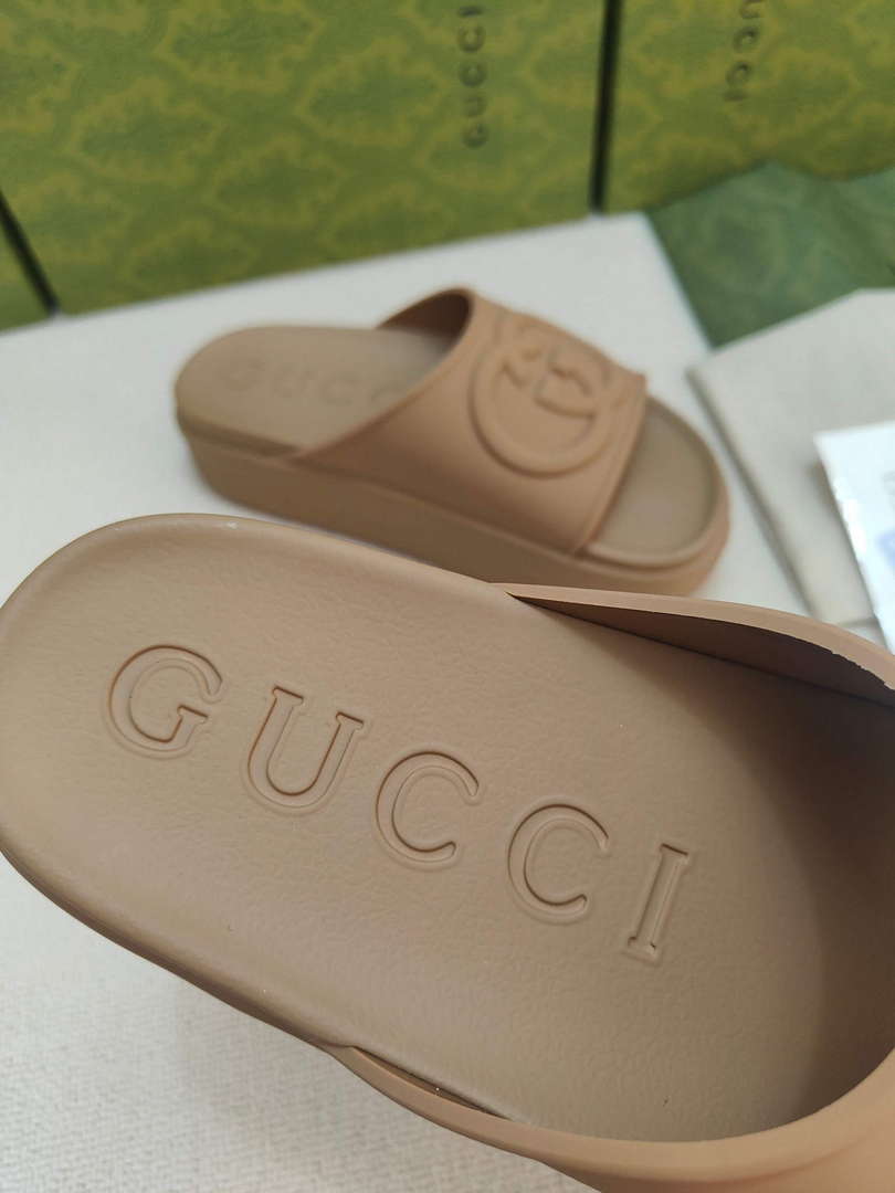 Gucci 692845 Women's Slide With Interlocking G G38257