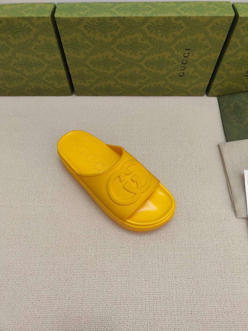 Gucci 692845 Women's Slide With Interlocking G G38258