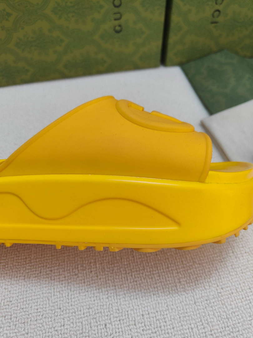 Gucci 692845 Women's Slide With Interlocking G G38258