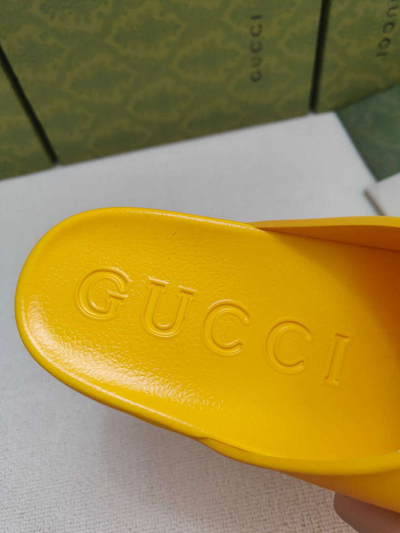 Gucci 692845 Women's Slide With Interlocking G G38258
