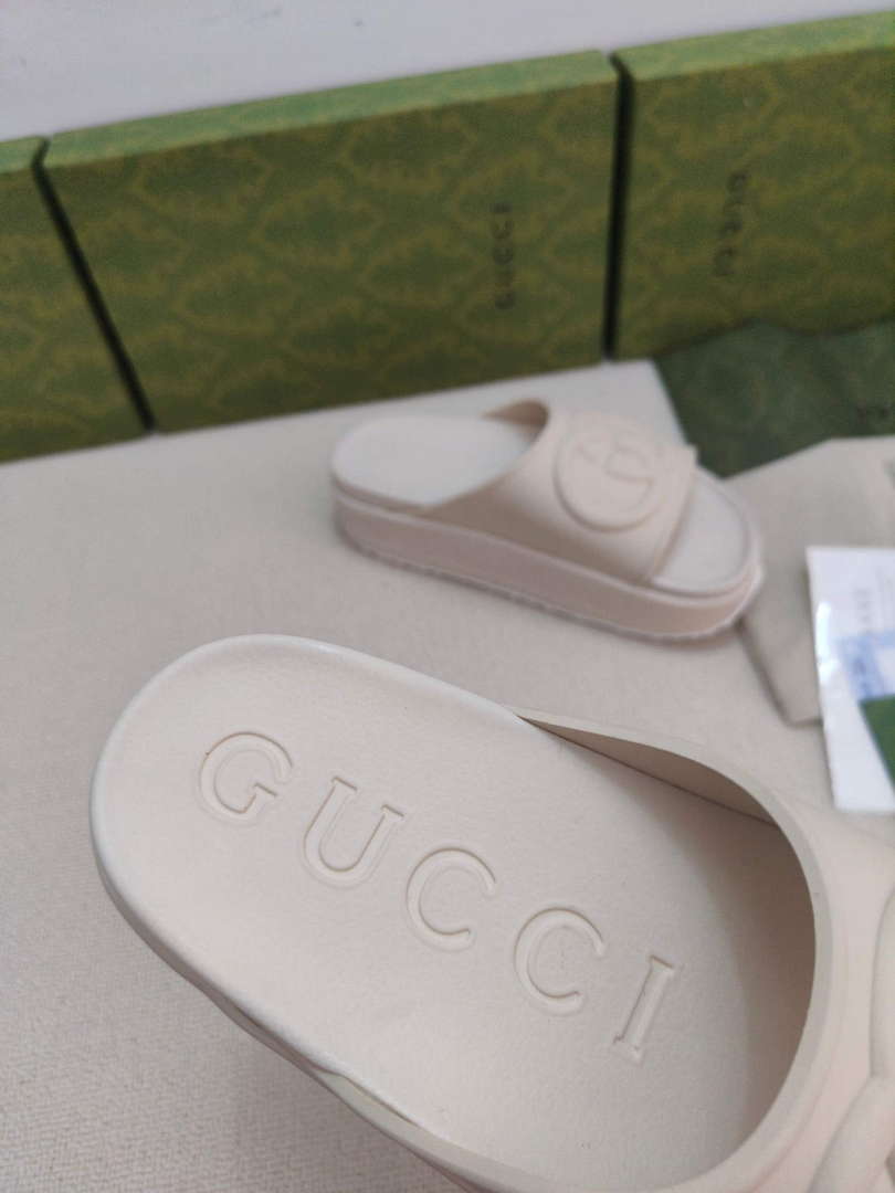 Gucci 692845 Women's Slide With Interlocking G G38259