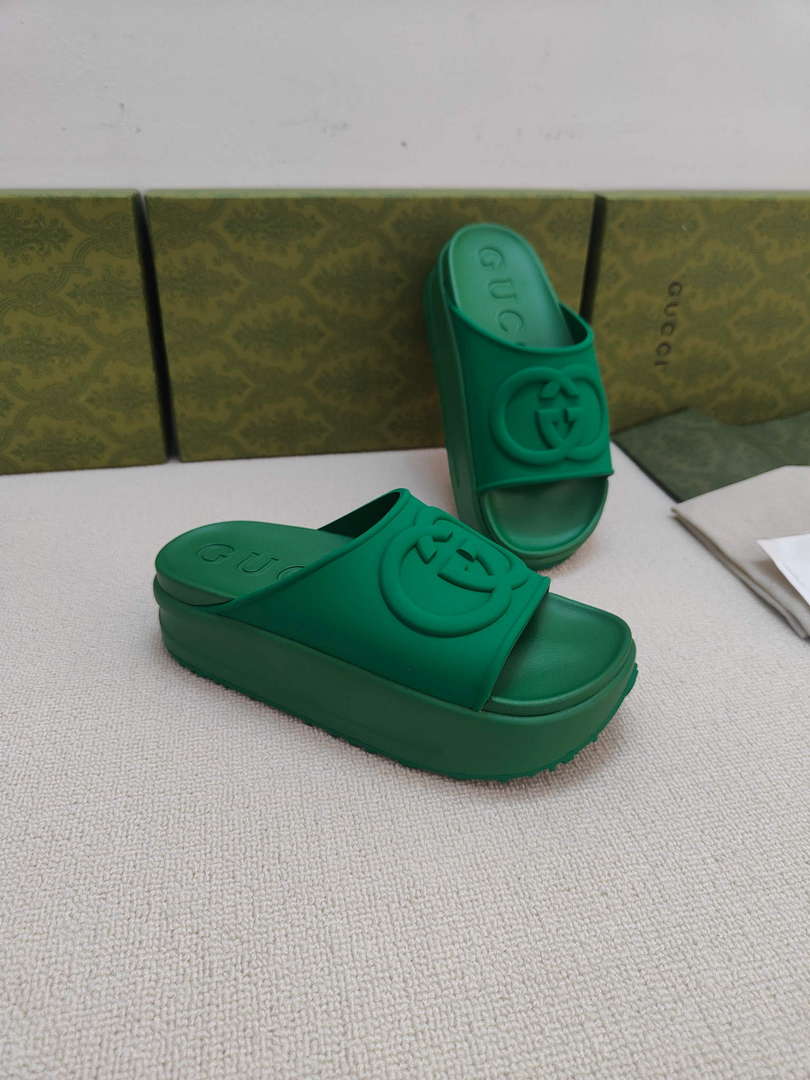 Gucci 692845 Women's Slide With Interlocking G G38260