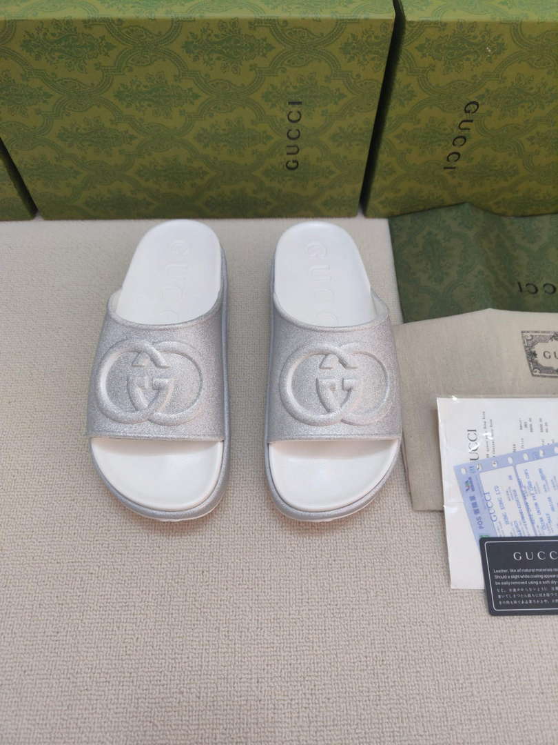 Gucci 692845 Women's Slide With Interlocking G G38261 - US 4=Euro 35 - View 1