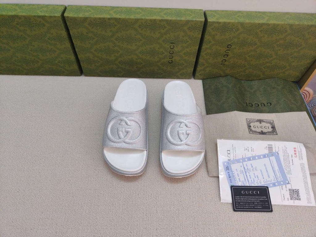 Gucci 692845 Women's Slide With Interlocking G G38261