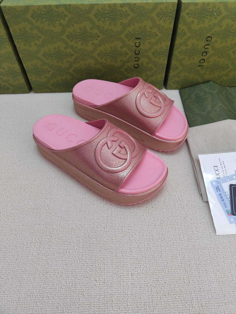 Gucci 692845 Women's Slide With Interlocking G G38262