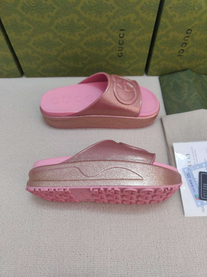 Gucci 692845 Women's Slide With Interlocking G G38262