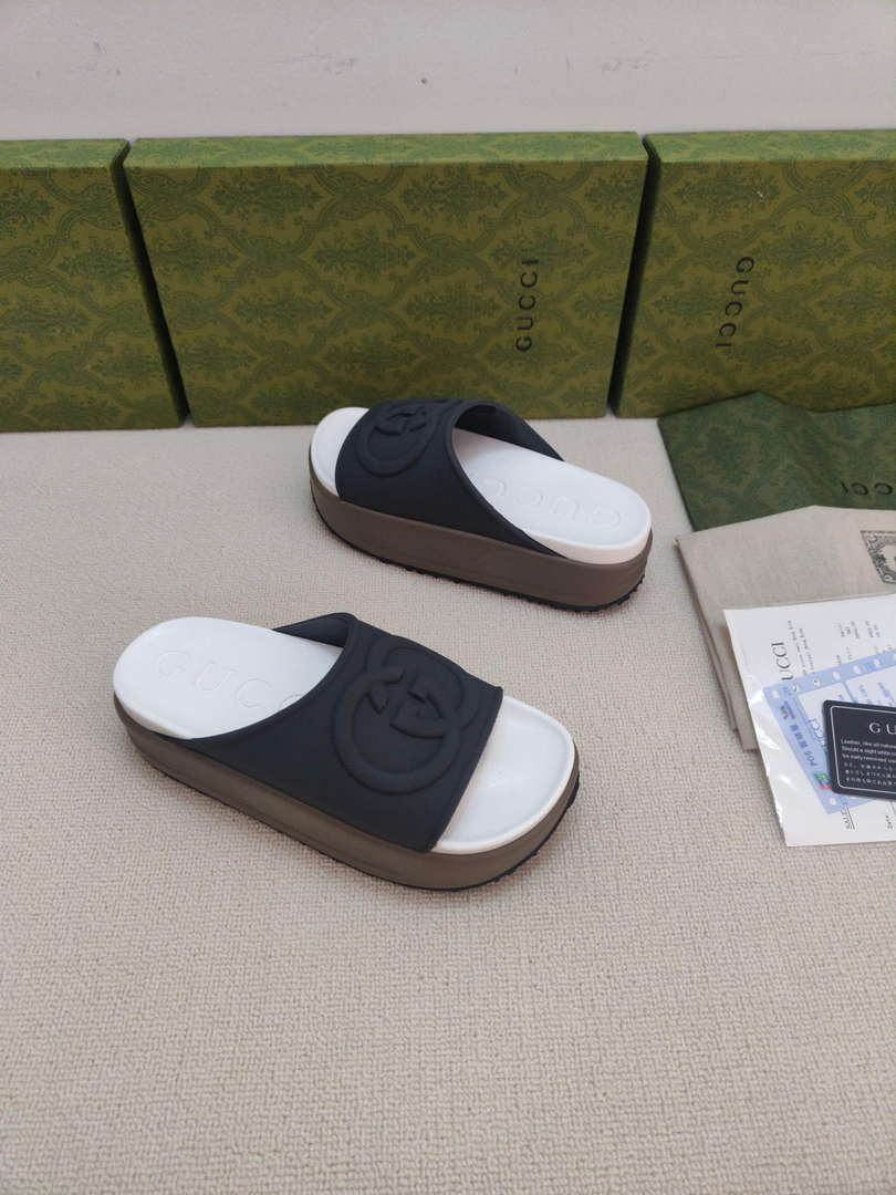 Gucci 692845 Women's Slide With Interlocking G G38263