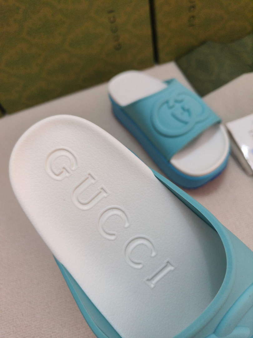 Gucci 692845 Women's Slide With Interlocking G G38264