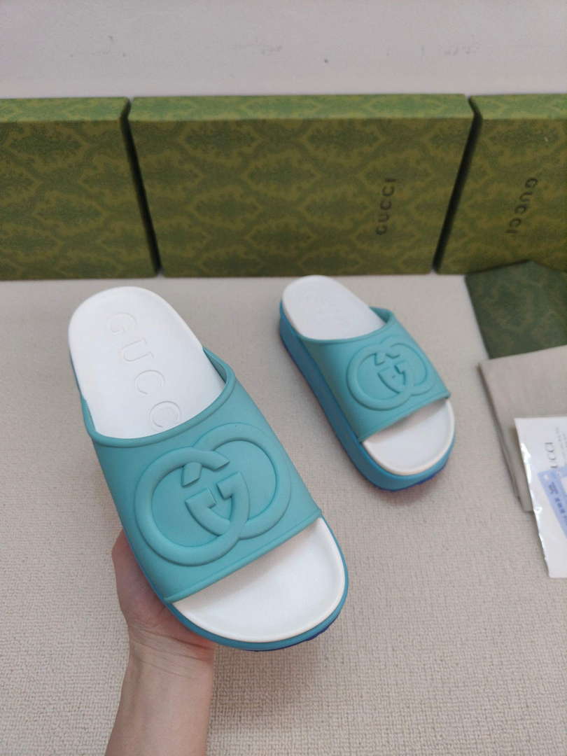 Gucci 692845 Women's Slide With Interlocking G G38264