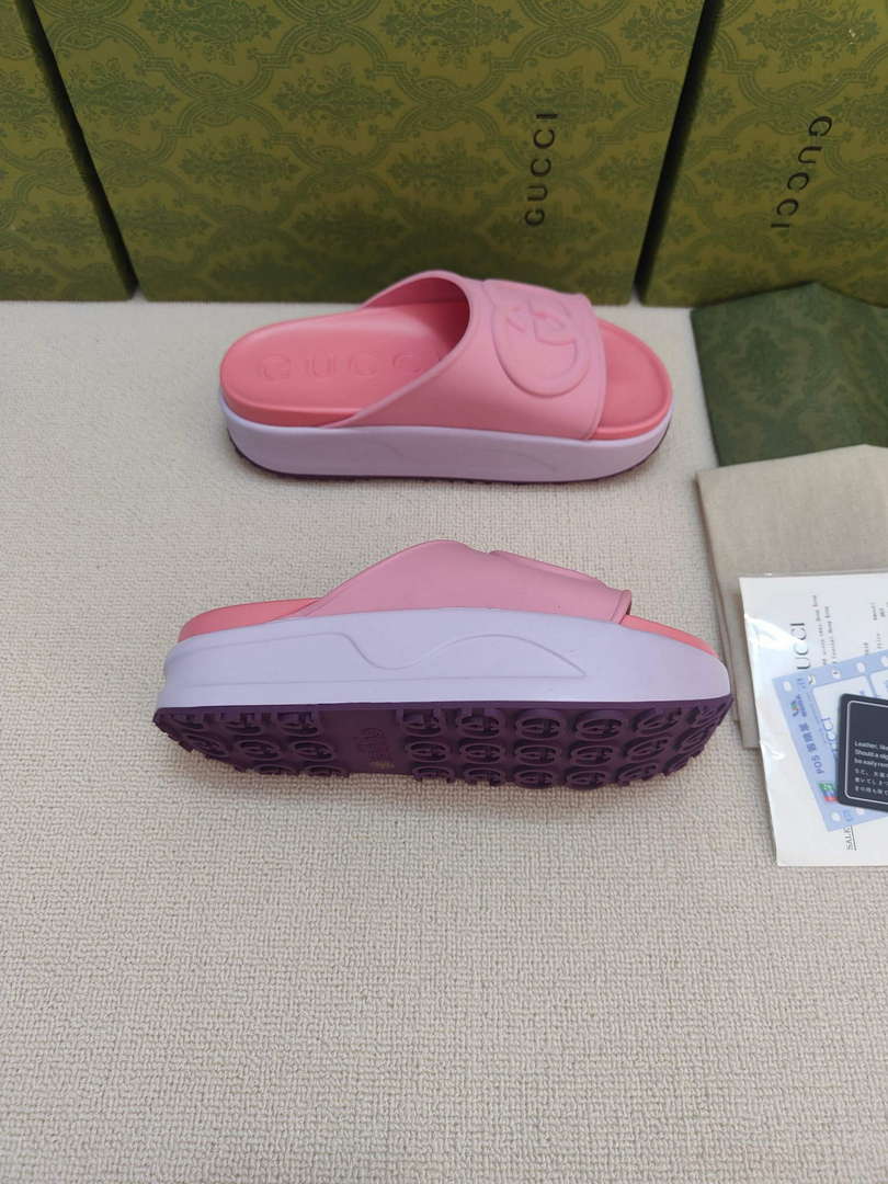 Gucci 692845 Women's Slide With Interlocking G G38265