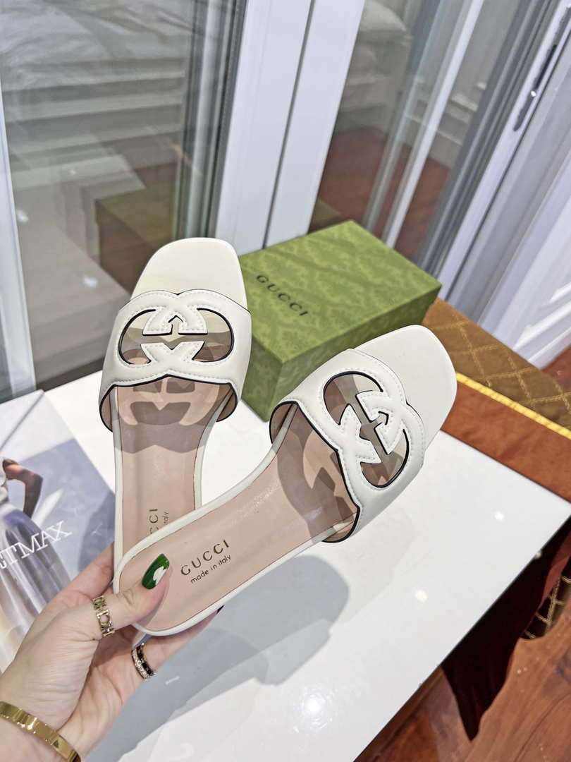 Gucci 694451 Women's Interlocking G cut-out slide sandal Beige
