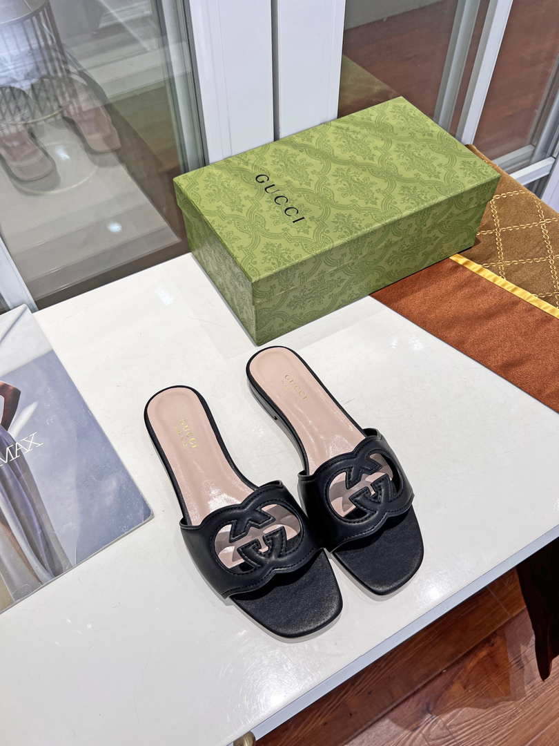 Gucci 694451 Women's Interlocking G cut-out slide sandal Black