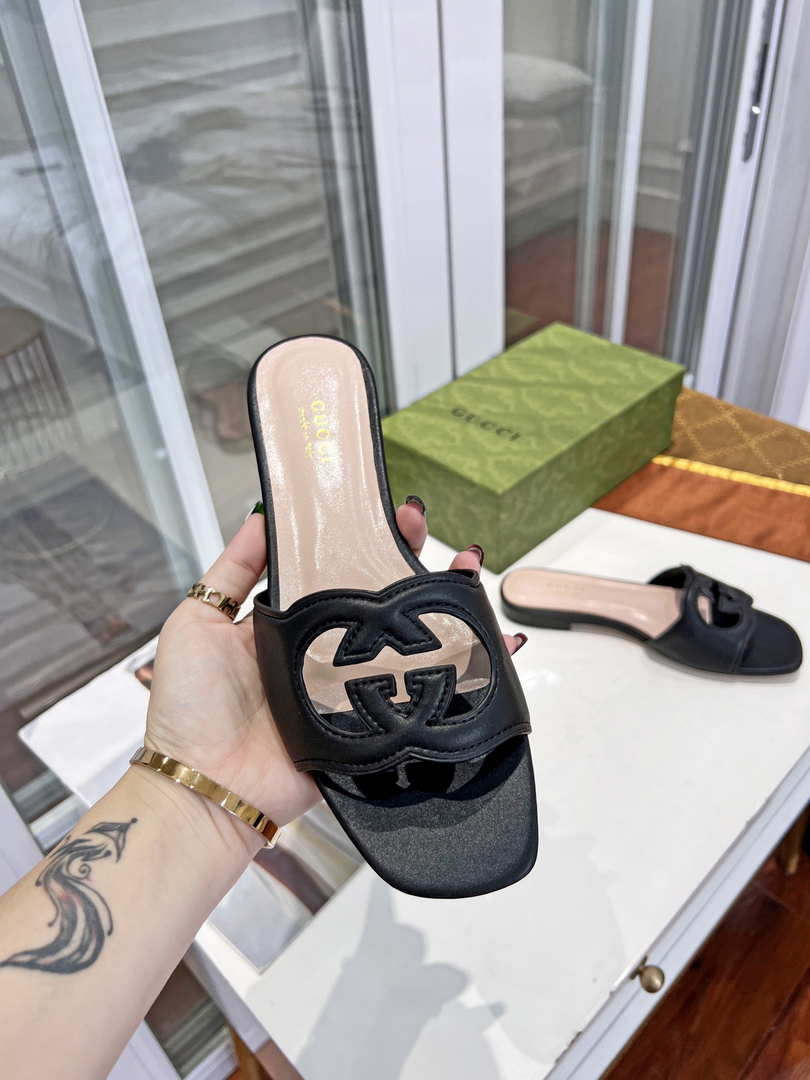 Gucci 694451 Women's Interlocking G cut-out slide sandal Black