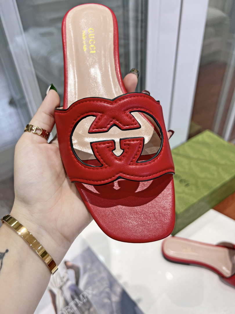 Gucci 694451 Women's Interlocking G cut-out slide sandal Red