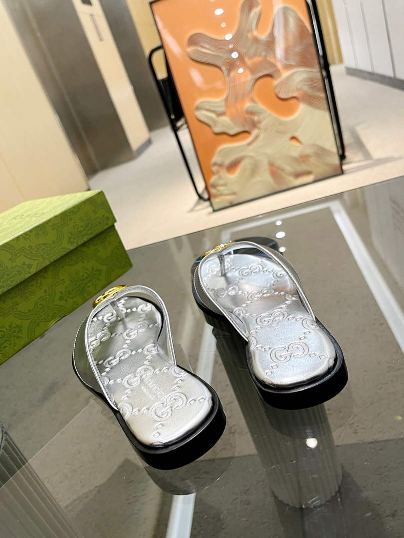 Gucci 695203 Men Women's Flip Flops Sandal G56250