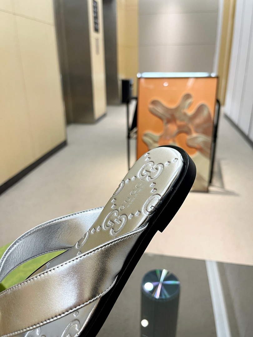 Gucci 695203 Men Women's Flip Flops Sandal G56250