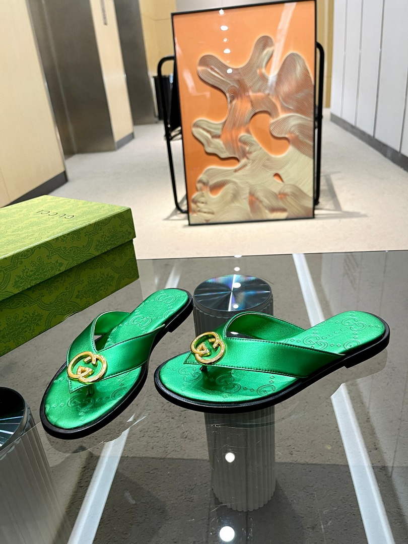 Gucci 695203 Men Women's Flip Flops Sandal G56251