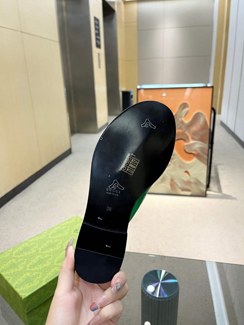 Gucci 695203 Men Women's Flip Flops Sandal G56251