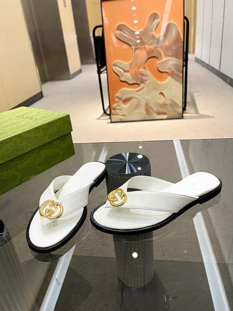 Gucci 695203 Men Women's Flip Flops Sandal G56252