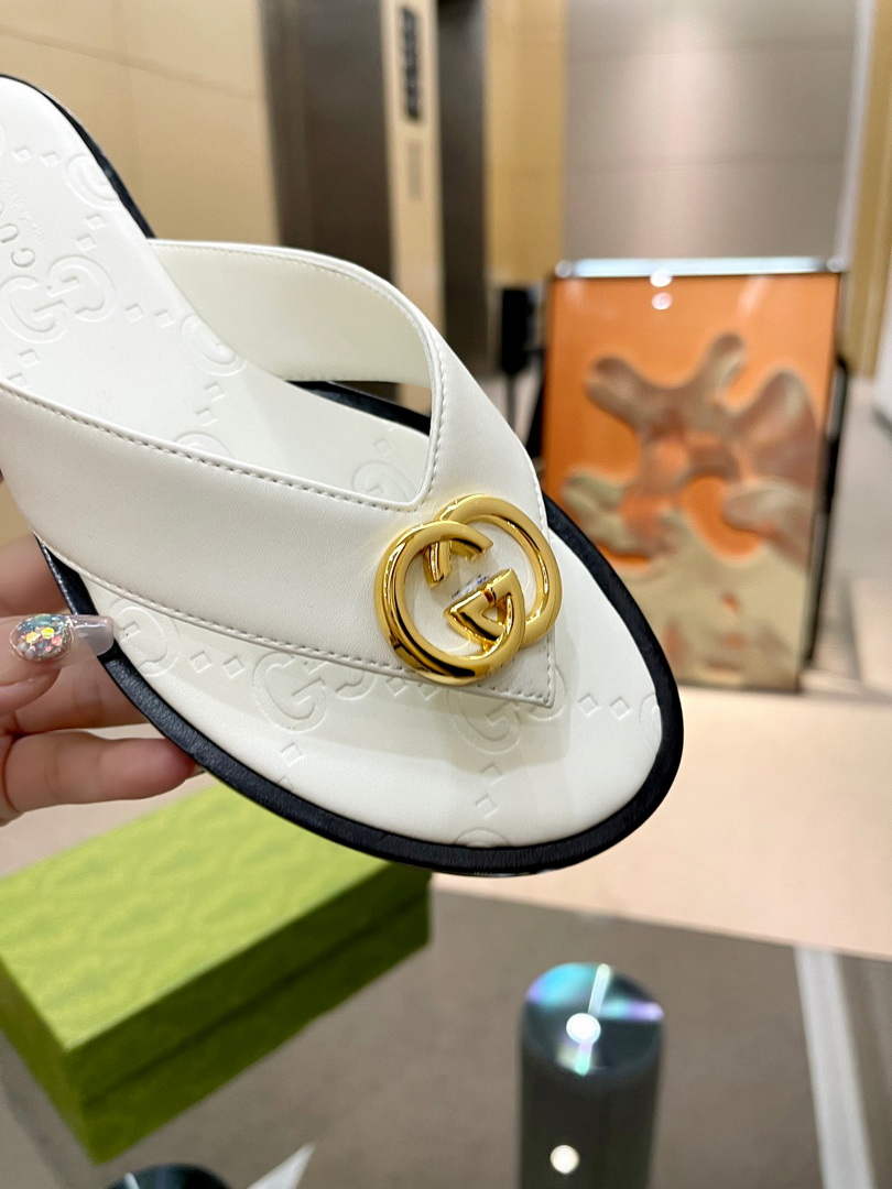 Gucci 695203 Men Women's Flip Flops Sandal G56252