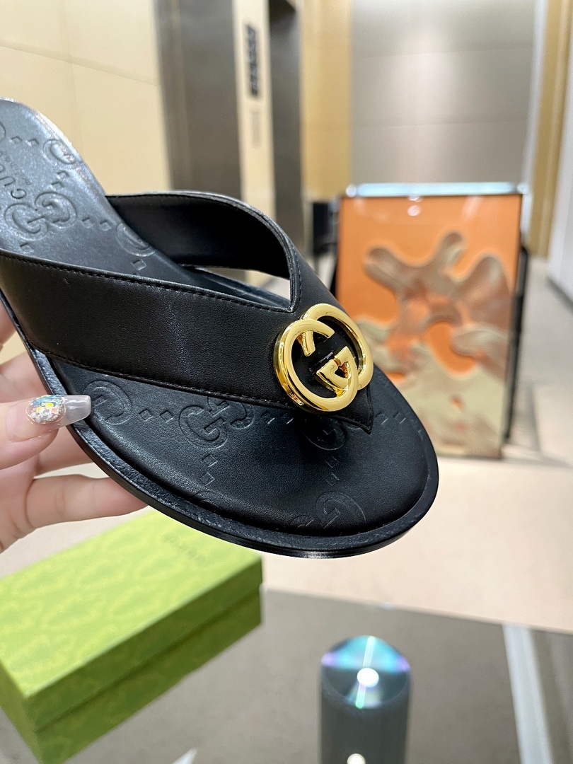 Gucci 695203 Men Women's Flip Flops Sandal G56253