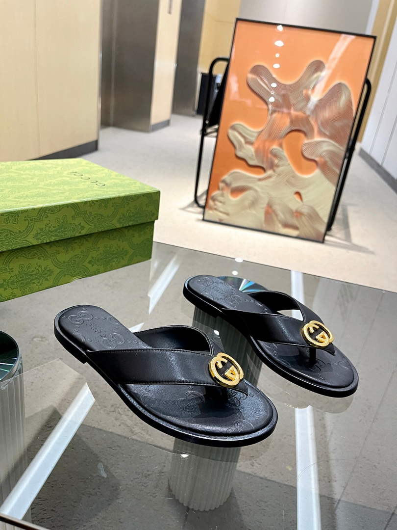 Gucci 695203 Men Women's Flip Flops Sandal G56253