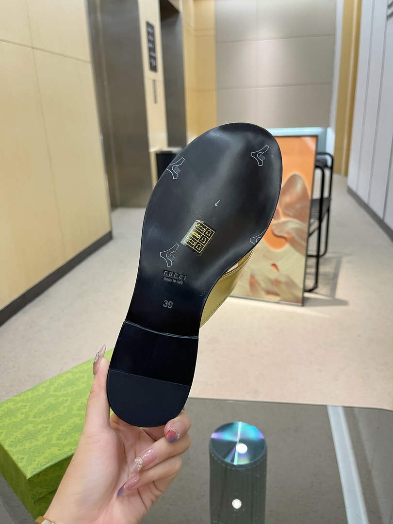 Gucci 695203 Men Women's Flip Flops Sandal G56254
