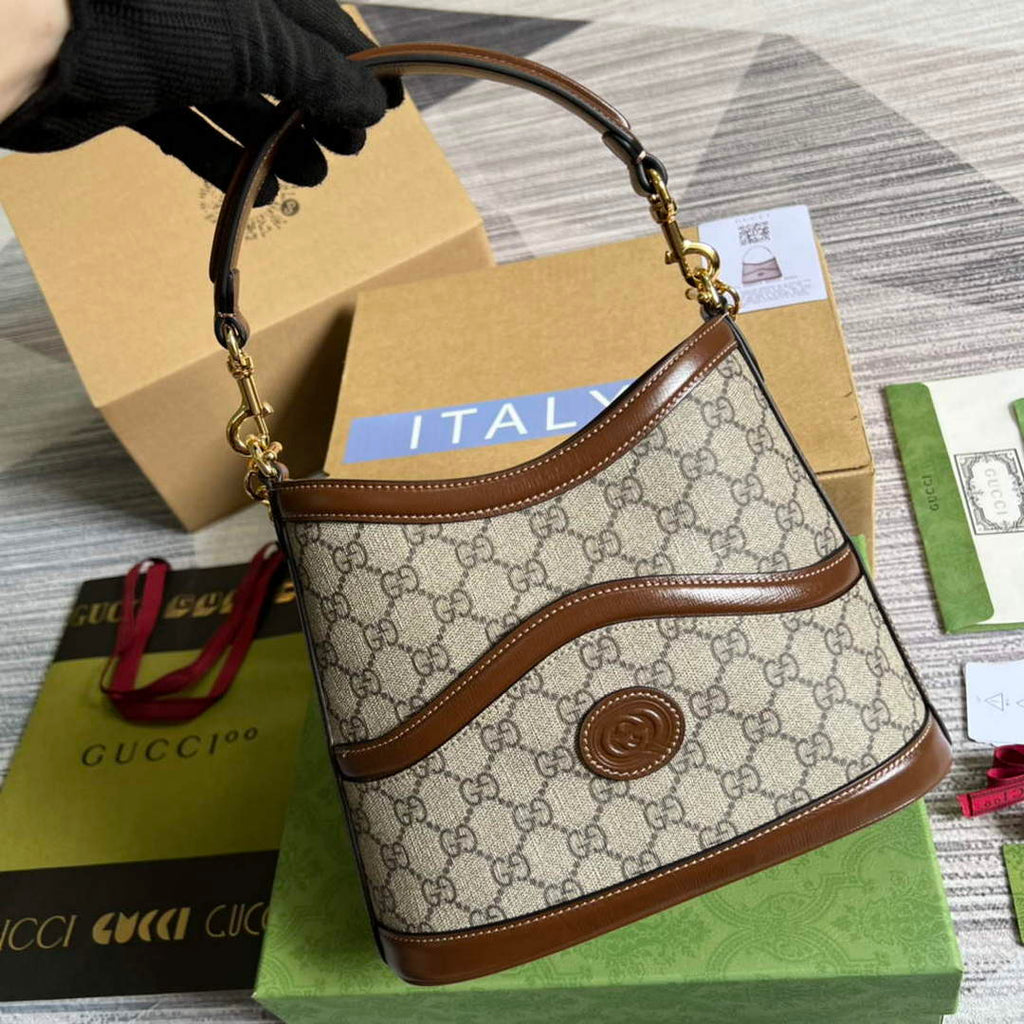 Gucci 696011 Large shoulder bag with Interlocking G Brown