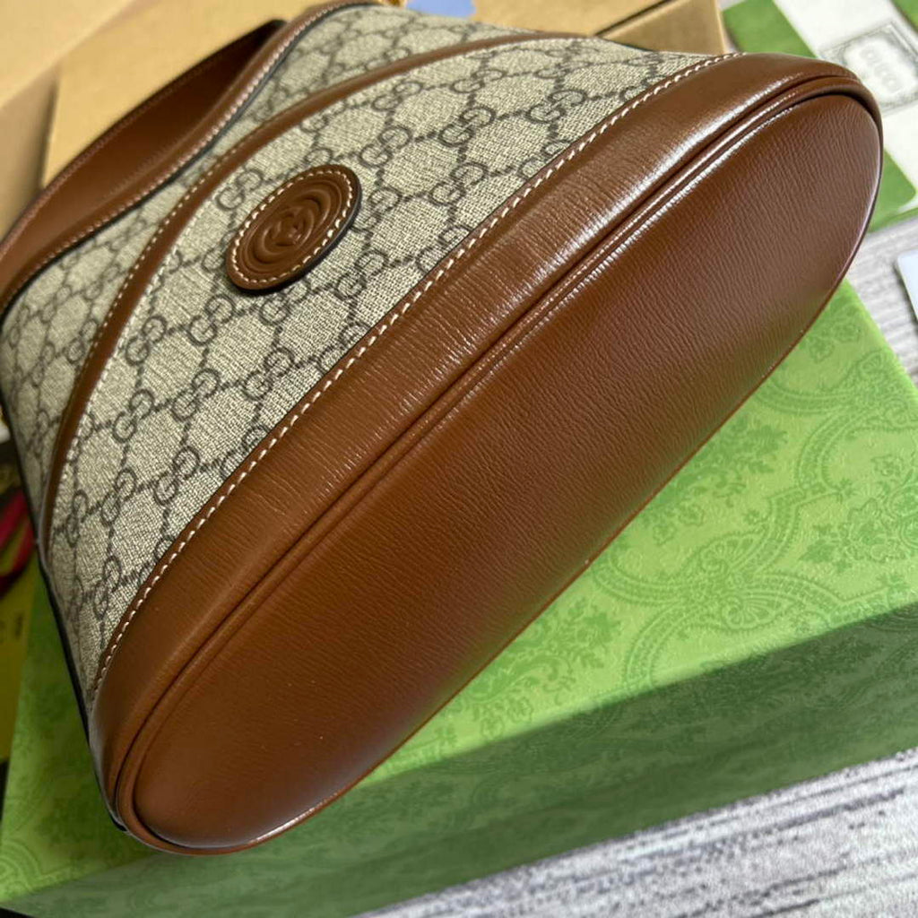Gucci 696011 Large shoulder bag with Interlocking G Brown