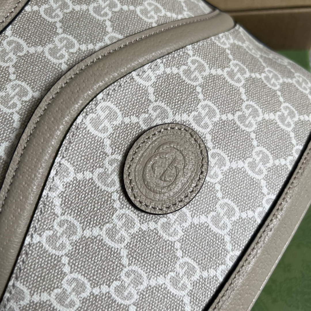 Gucci 696011 Large shoulder bag with Interlocking G Oatmeal