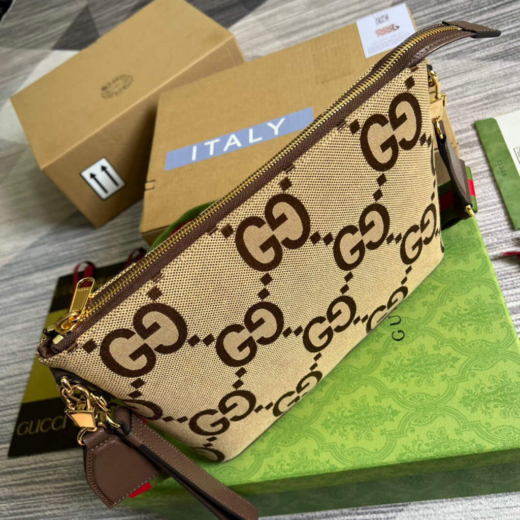 Gucci 699130 Jumbo GG Messenger Bag