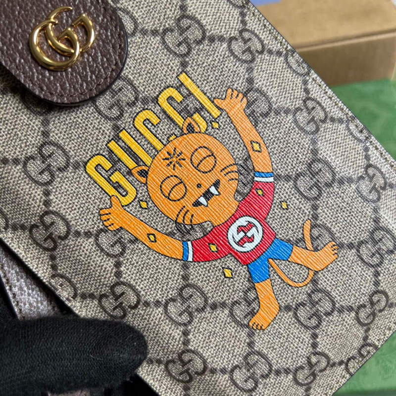 Gucci 700732 Gucci cat print phone case Brown