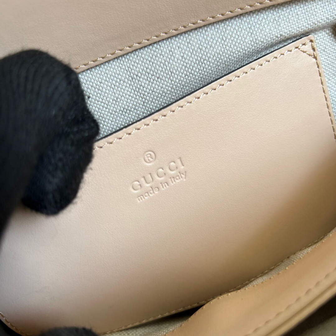 Gucci 702200 GG matelass¨¦ leather shoulder bag Beige