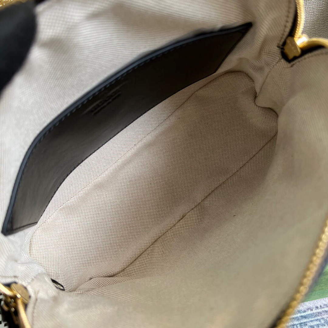 Gucci 702229 GG matelass¨¦ leather shoulder bag Black