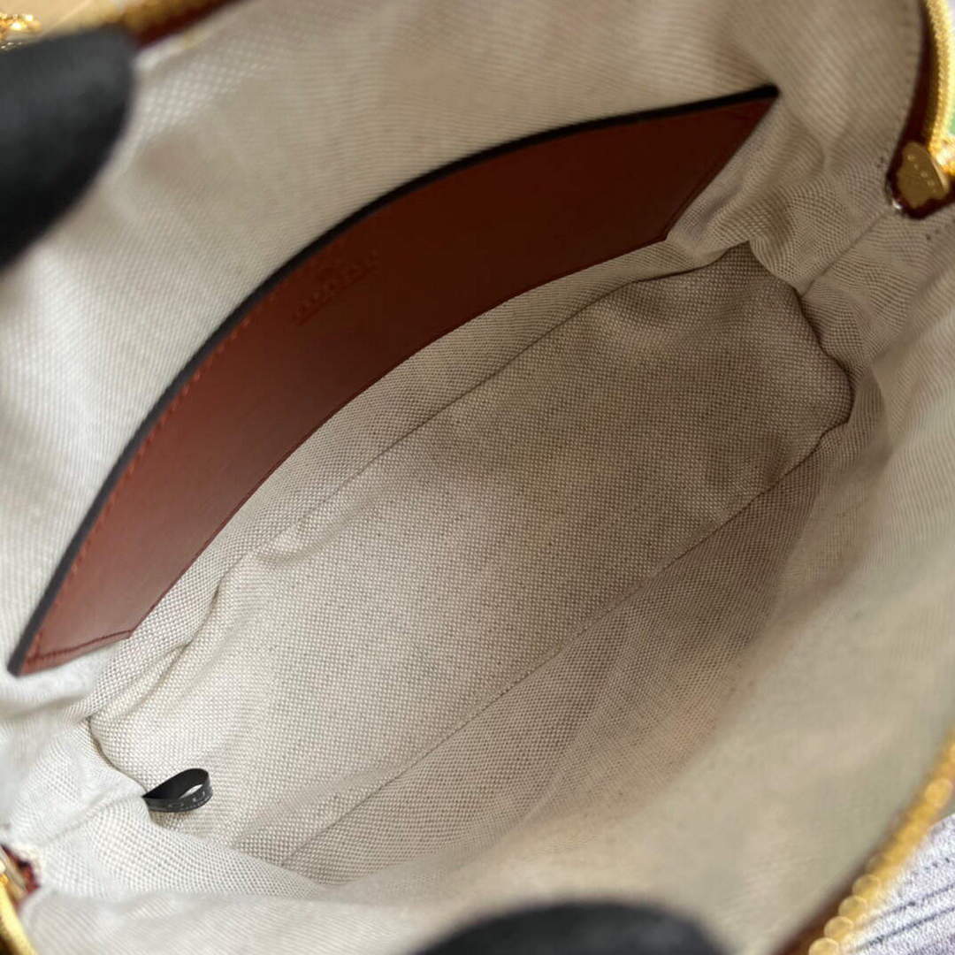 Gucci 702229 GG matelass¨¦ leather shoulder bag Light brown