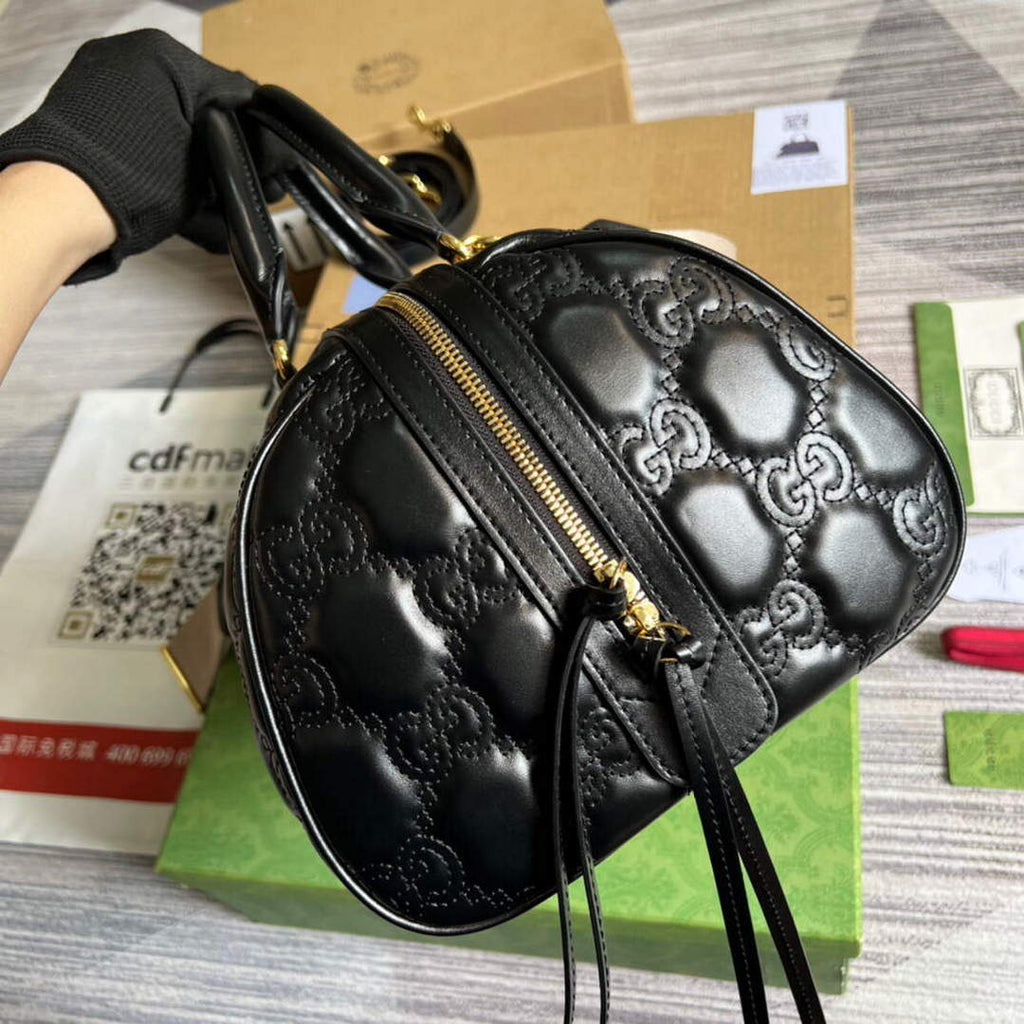 Gucci 702242 GG matelass¨¦ leather shoulder bag Black