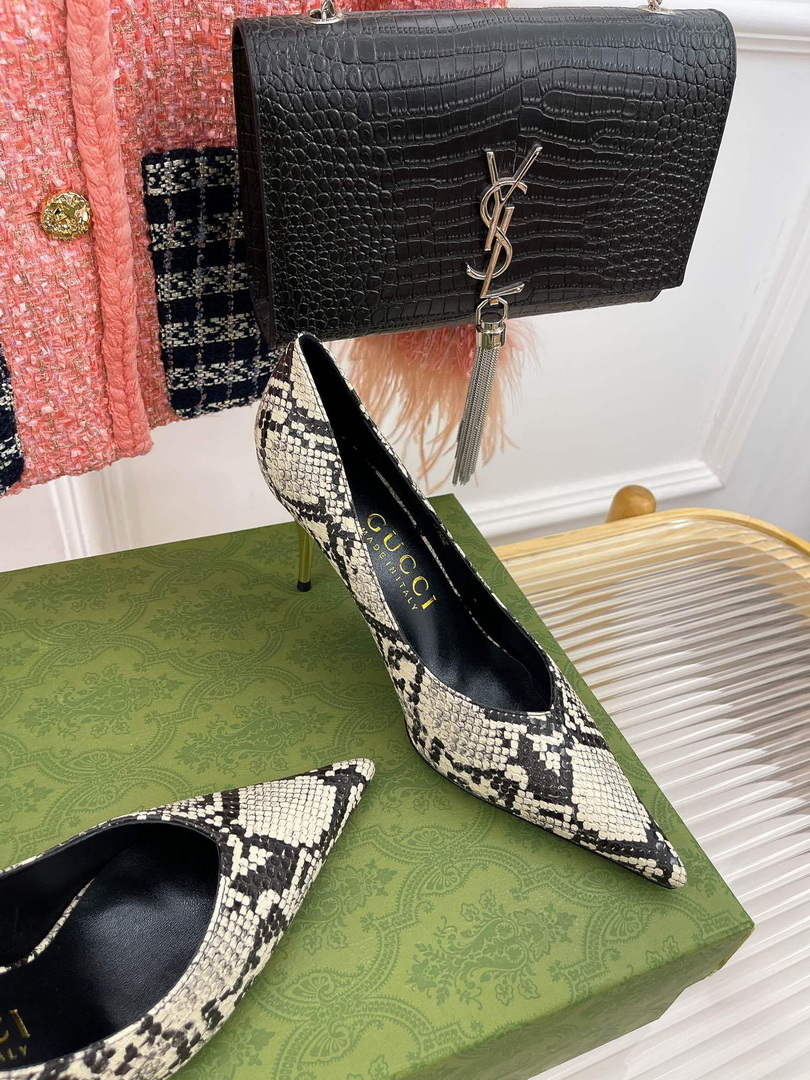 Gucci 715145 Women's high heel pump G56311 - 35 - View 6