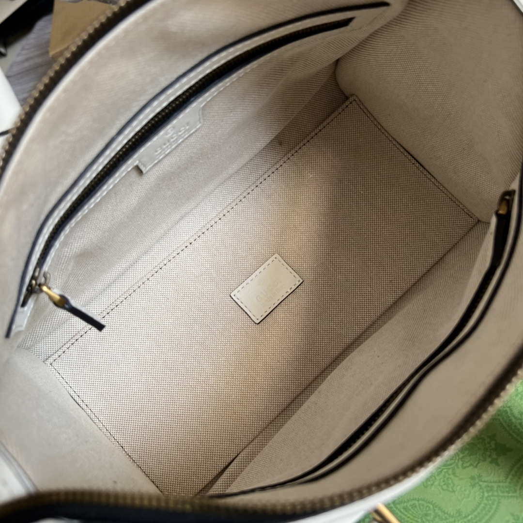Gucci 715772 Small canvas top handle bag White and Black