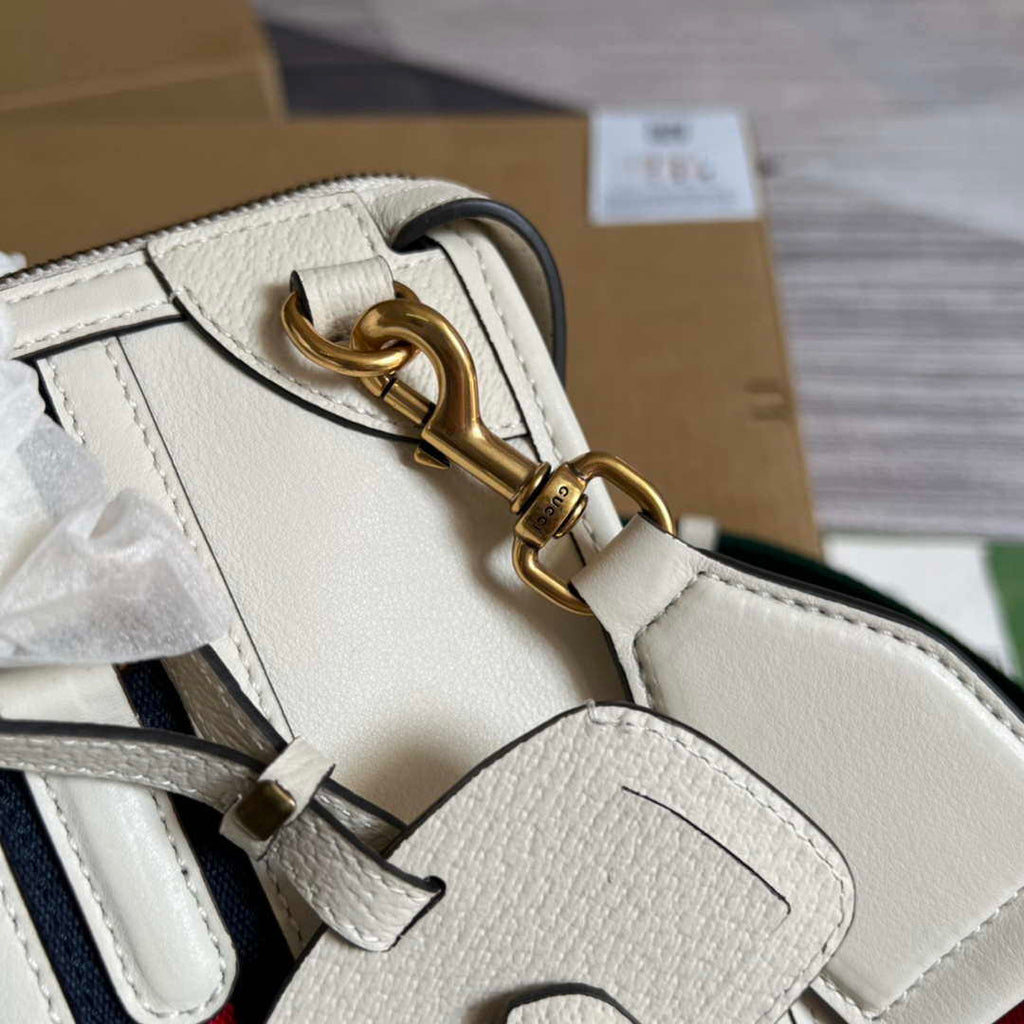 Gucci 715772 Small top handle bag with Double G White