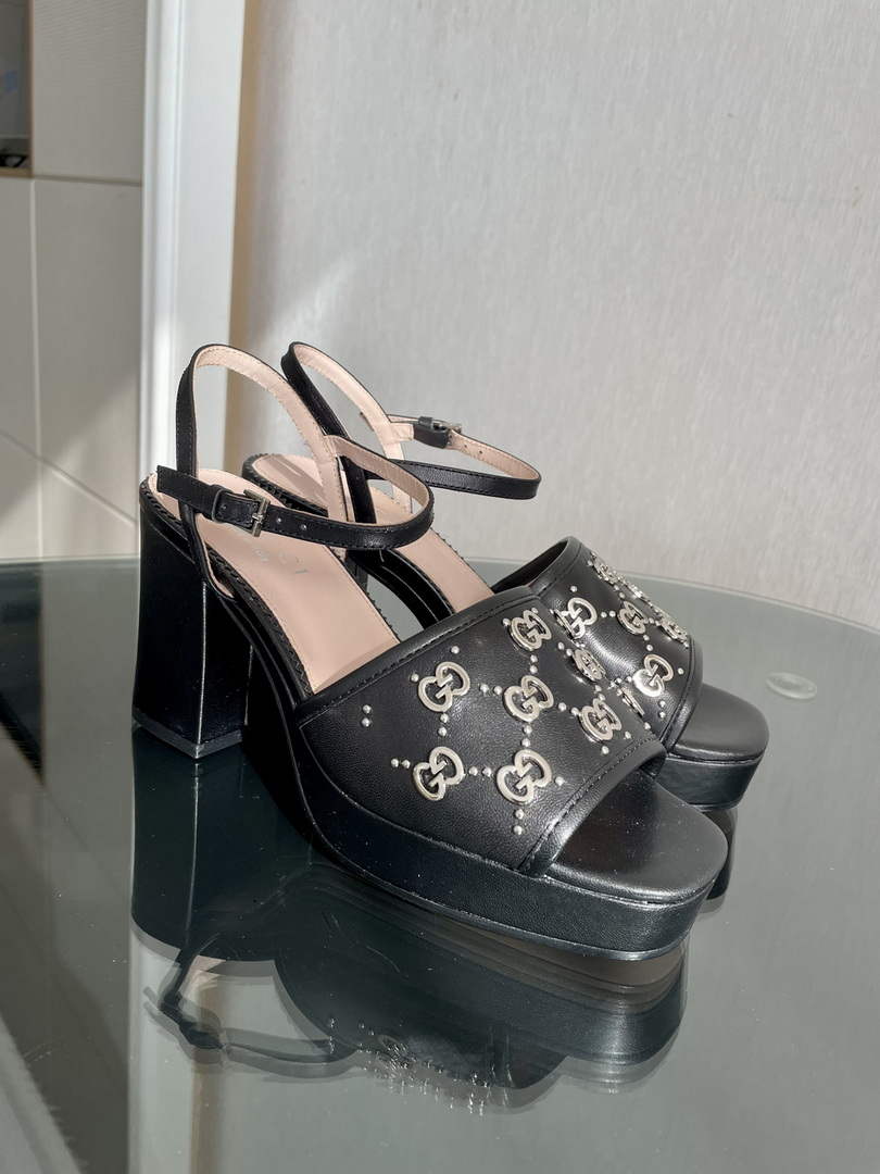 Gucci 719844 Women's Lnterlocking G Studs Sandal G56234