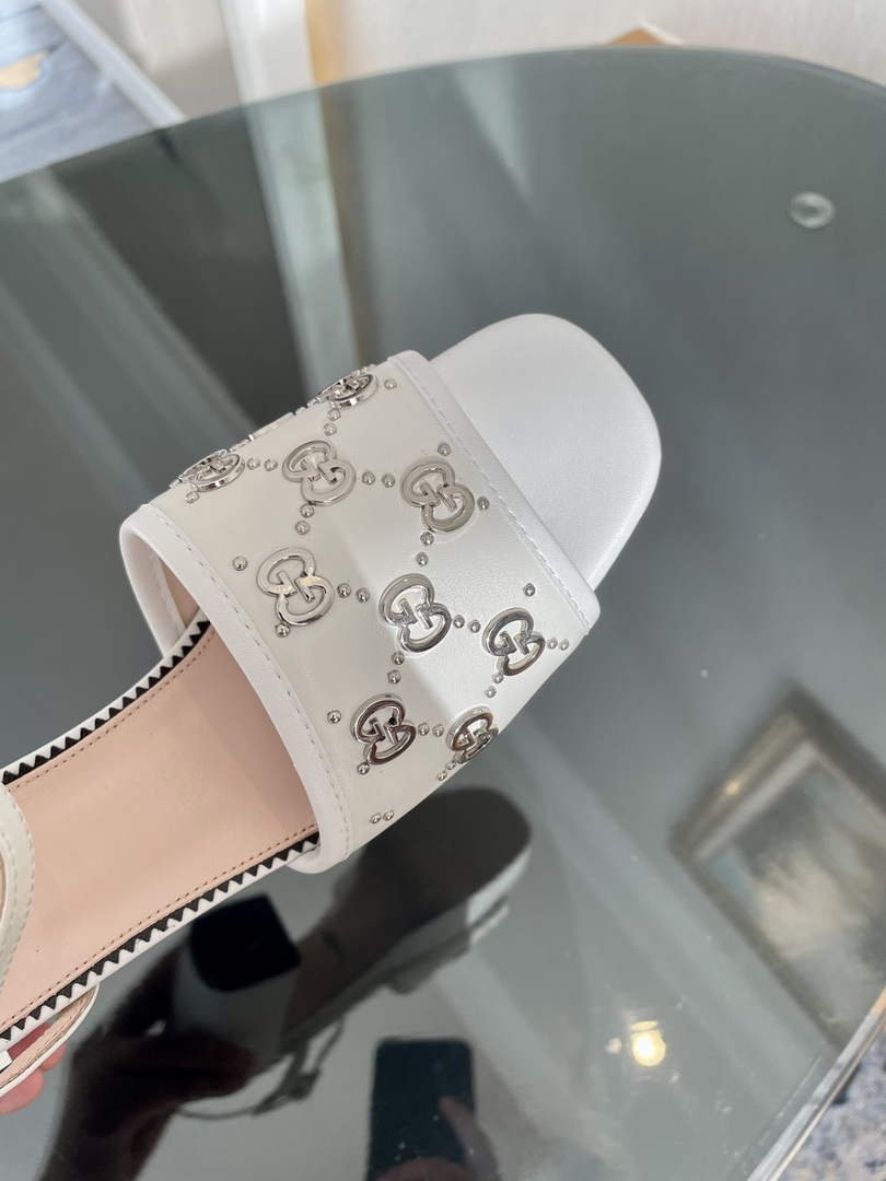 Gucci 719844 Women's Lnterlocking G Studs Sandal G56235