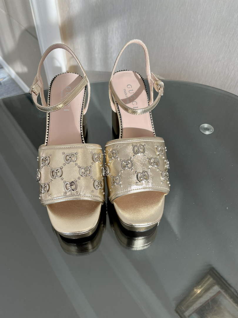 Gucci 719844 Women's Lnterlocking G Studs Sandal G56237