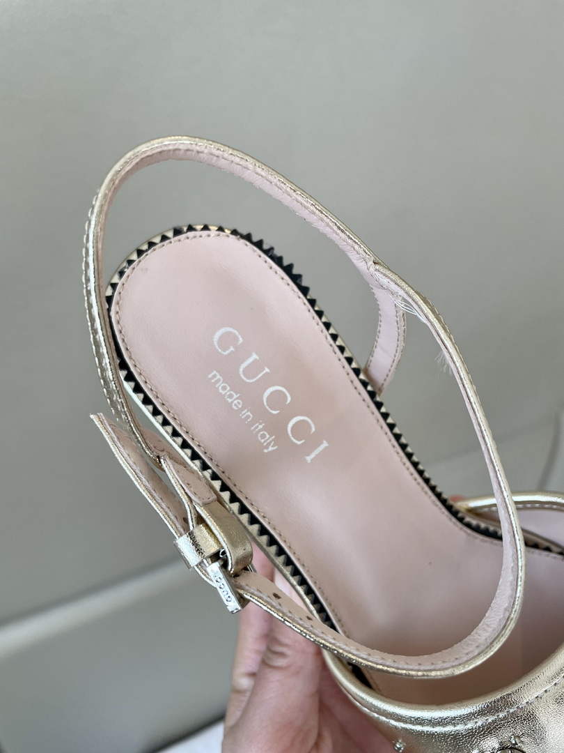 Gucci 719844 Women's Lnterlocking G Studs Sandal G56237
