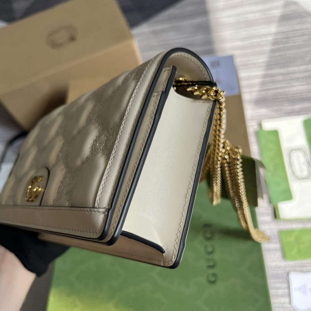 Gucci 723787 GG Matelass¨¦ Chain Wallet White